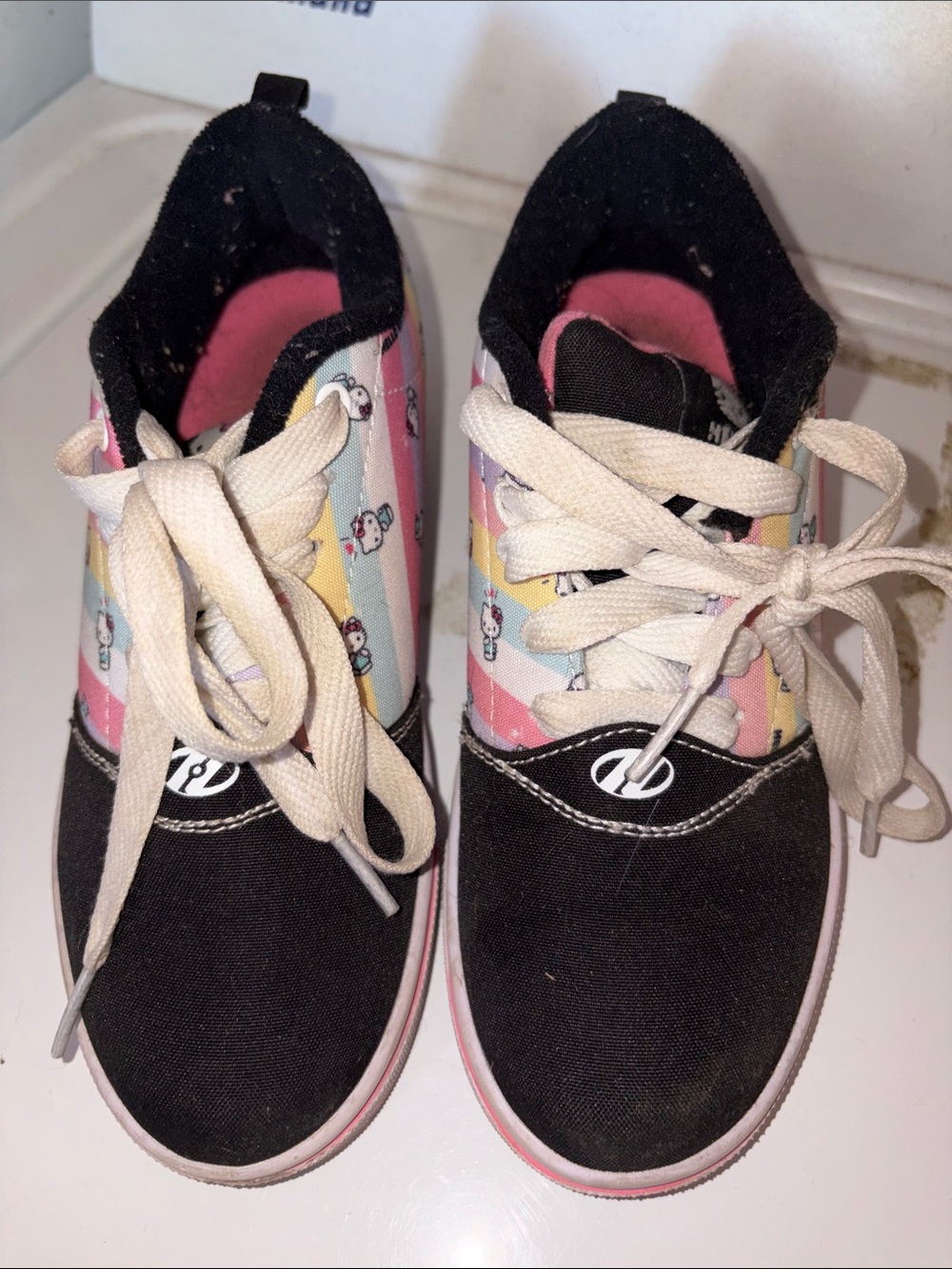 Hello Kitty Heelys Size 4 Youth